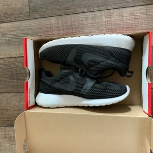 Women’s Nike roshe